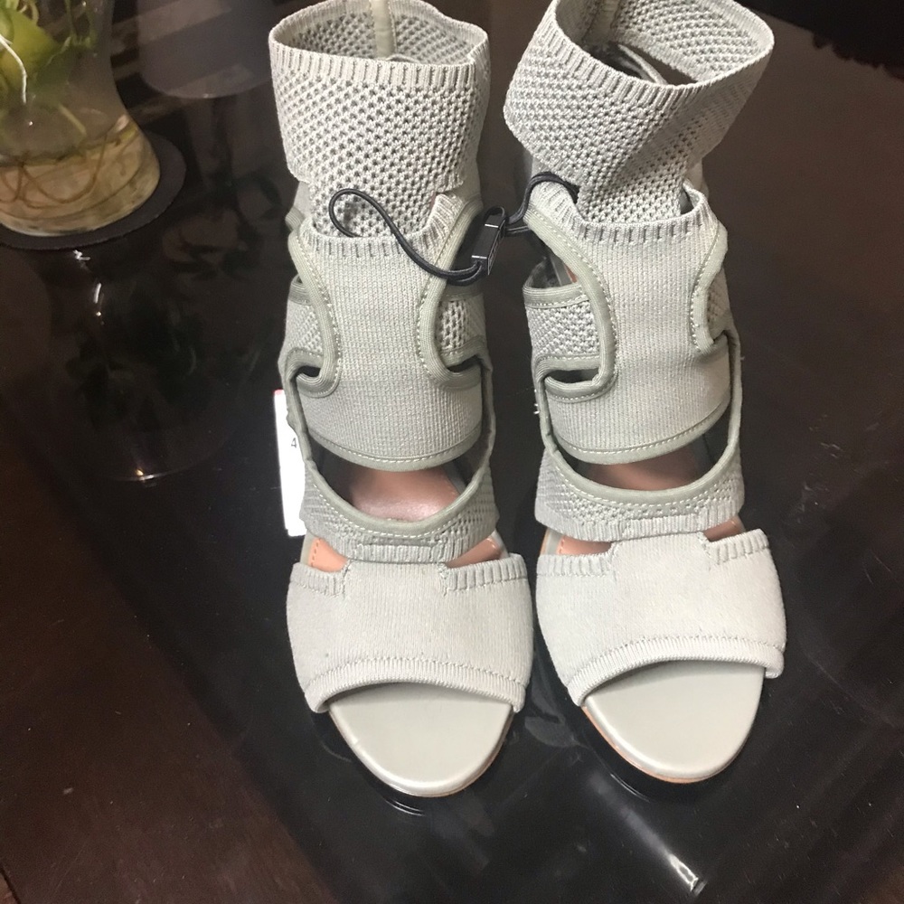 Khaki olive green hi heel peep toes sandals